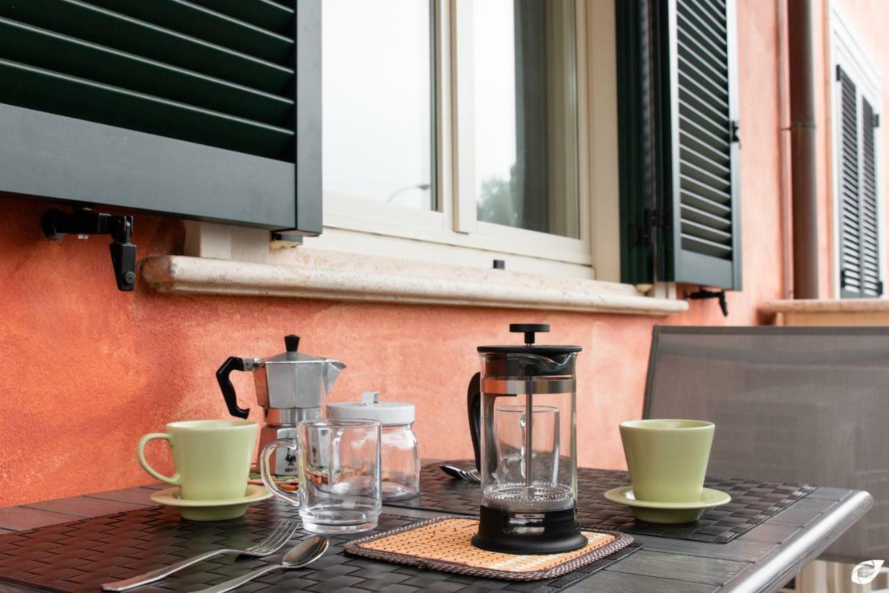 2-Bedroom Apt, With Balcony & Aircondition - 50 M From The Beach Marina di Pietrasanta Exterior photo